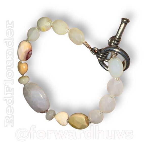 Natural Stone Bracelet with Oval Centerpiece - Silvertone Toggle - Picture 3 of 8